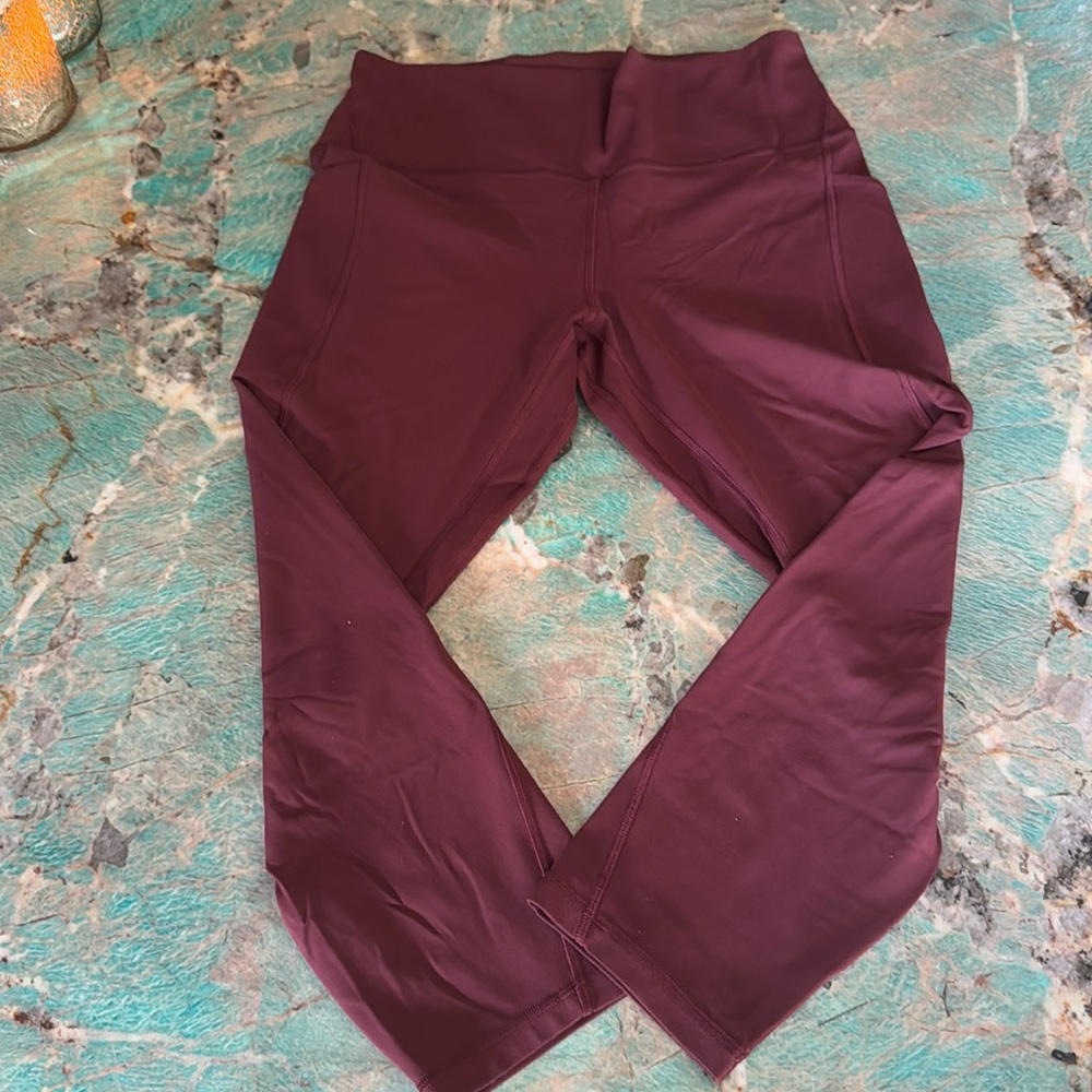 Align cropped leggings with pockets